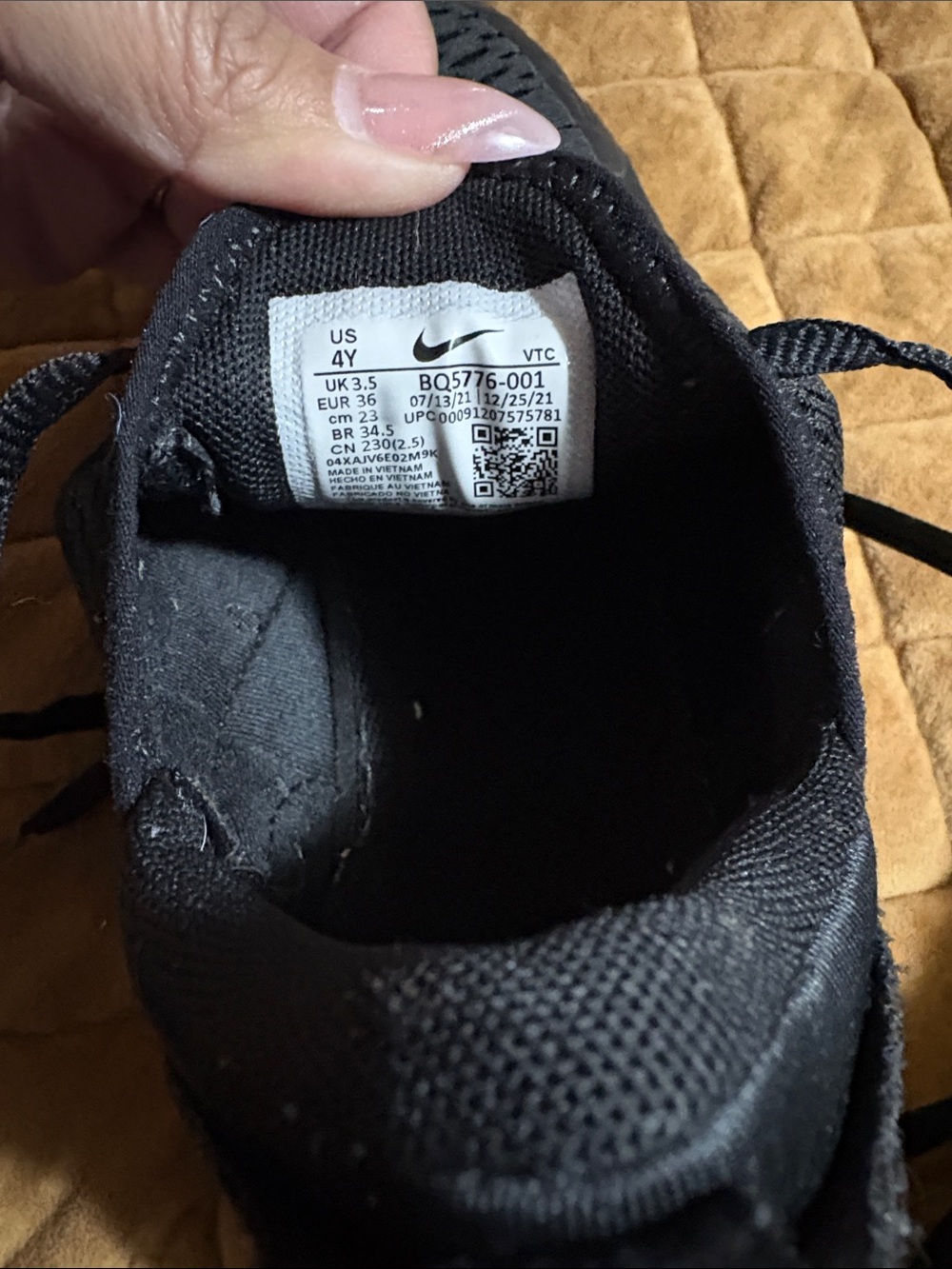 Nike Black Air 270 Athletic Sneakers - Picture 4 of 7